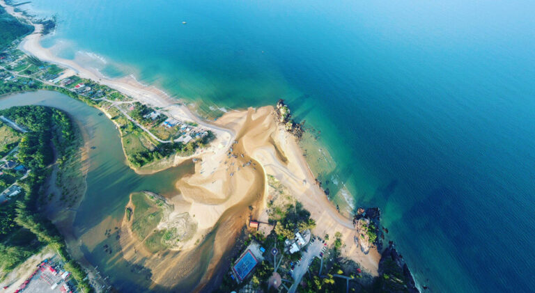 aerial-shot-aerial-view-beach-bird-s-eye-view-587015